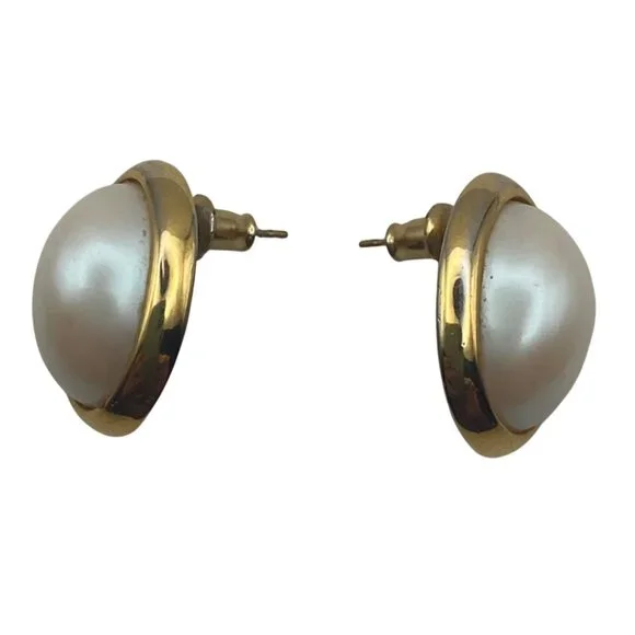 Vintage Richelieu Gold Tone Faux Pearl Oval Pierced Earrings .75 Inch Domed - Picture 5 of 10